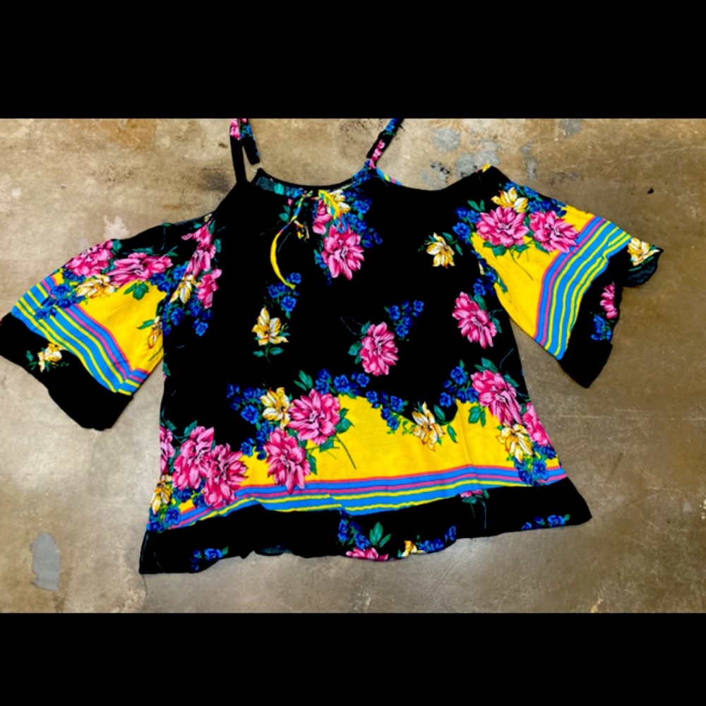 Boutique cold shoulder shirt